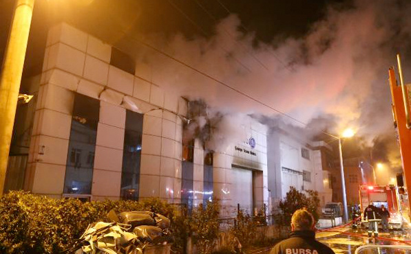 Bursa'da çamaşır yıkama fabrikasında yangın