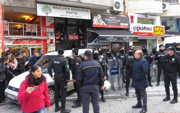 HDP Kadıköy ilçe binasına polis baskını