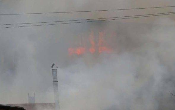 Ümraniye'de korkutan fabrika yangını