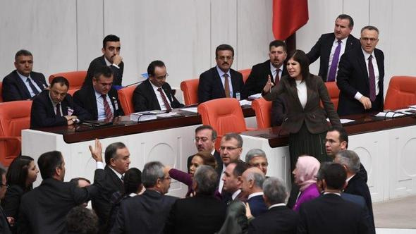 TBMM'de tansiyon yine yükseldi: AK Parti-HDP gerilimi!