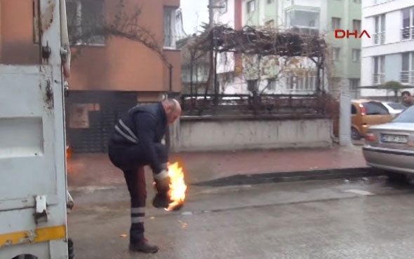 Ayakkabısı alev alan belediye işçisinin zor anları