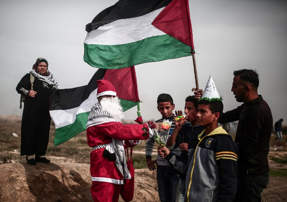 İsrail askerleri 'Noel Baba'yı vurdu 