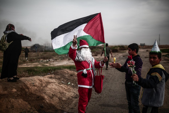 İsrail askerleri 'Noel Baba'yı vurdu 