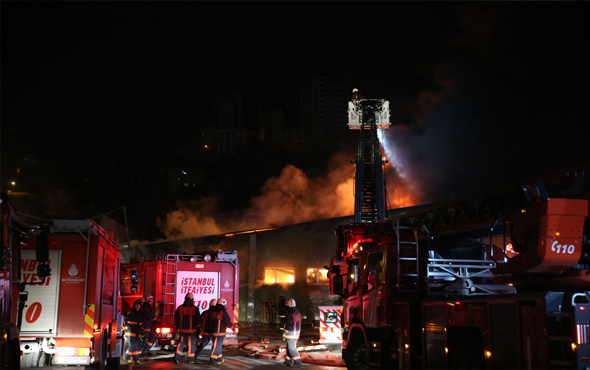 İstanbul'da beyaz eşya deposunda yangın