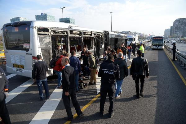 İstanbul'da metrobüs kazası! İşte ilk görüntüler