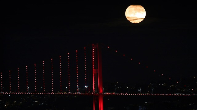 Süper ay nedir bu gece gökyüzüne bakın!