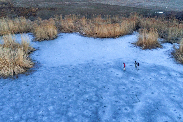 Buz üstünde tehlikeli sazan avı 