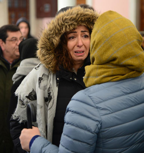 Ünlü oyuncu son yolculuğuna uğurlandı göz yaşları sel oldu