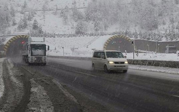 Bolu'da beklenen kar yağışı başladı