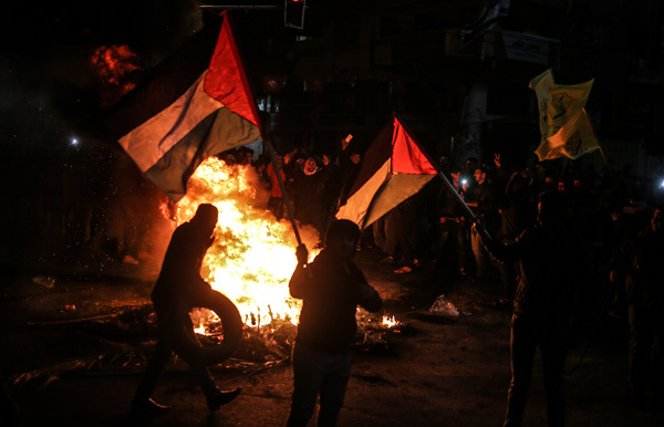 Mescid-i Aksa’nın ışıkları söndü Gazze sokağa döküldü!