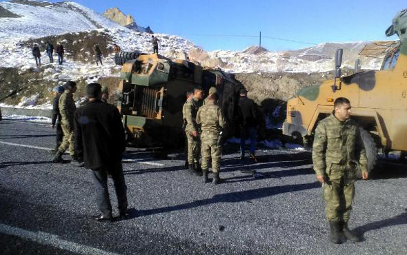 Askeri konvoyda kaza: Çok sayıda yaralı var