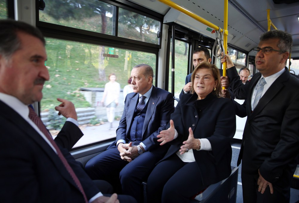 Cumhurbaşkanı Erdoğan elektrikli otobüsle yolculuk yaptı