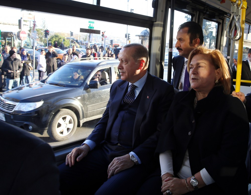 Cumhurbaşkanı Erdoğan elektrikli otobüsle yolculuk yaptı