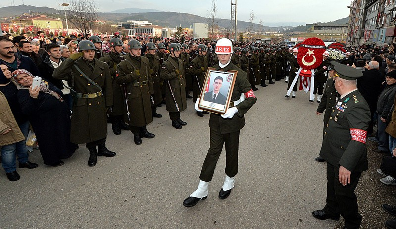 El Bab şehidinin cenazesinde mahşeri kalabalık!