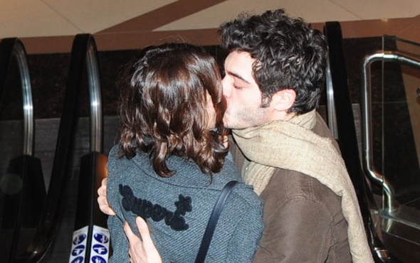 Aşk Laftan Anlamaz'ın Murat'ı dudak dudağa yakalandı