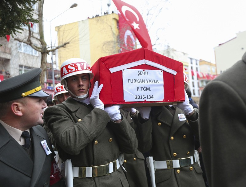 Eski bakan şehit cenazesinde gözyaşlarına boğuldu!