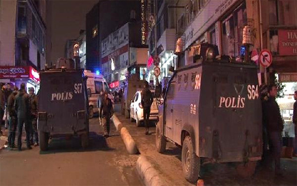 İstanbul'da yüzü maskeli kişiler markete molotofla saldırdı