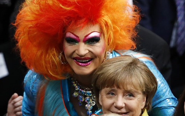Almanya'nın yeni delegesi meclise renk kattı!