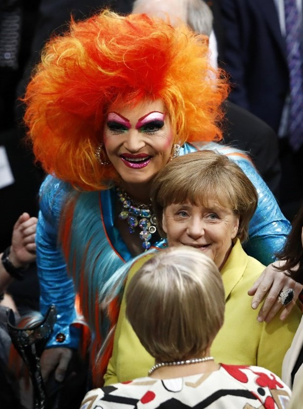 Almanya'nın yeni delegesi meclise renk kattı!