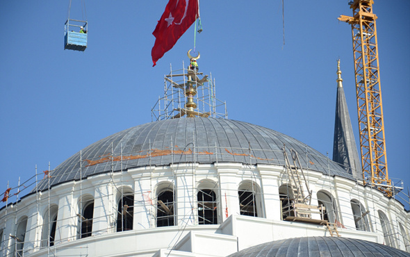 Çamlıca Camisi'ne takılan alemin bir eşi benzeri daha yok!