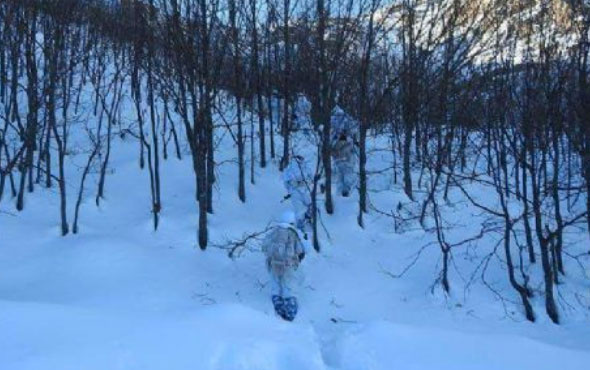 Her taşın altına bakıyorlar -20 derecede operasyon