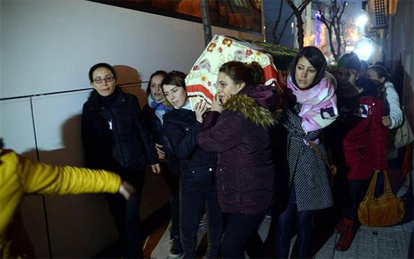 Vahşet kurbanı Sinem'in cenazesini kadınlar taşıdı