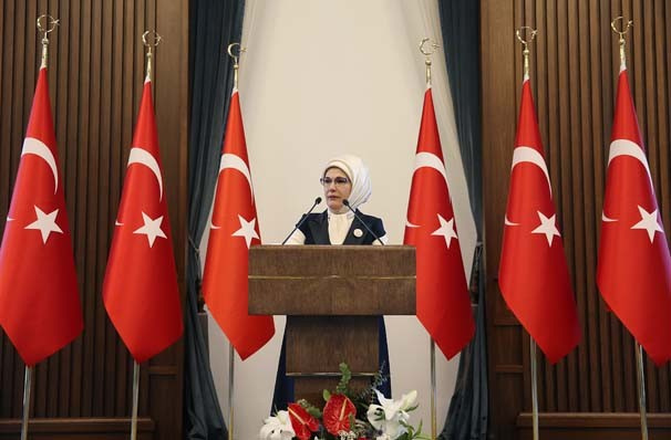 Emine Erdoğan Suriyeli kadınlarla bir araya geldi! 