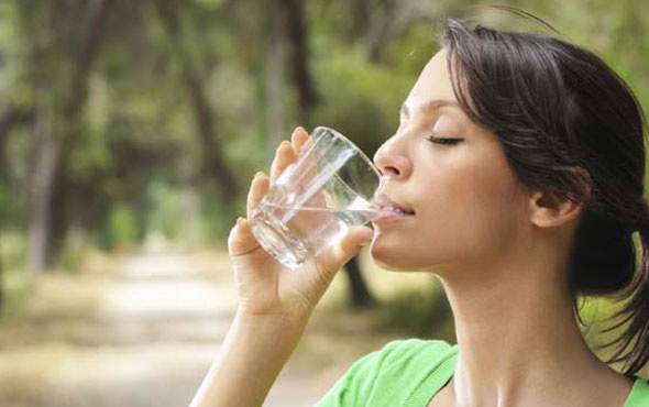 Aç karnına su içmek için 10 neden! 