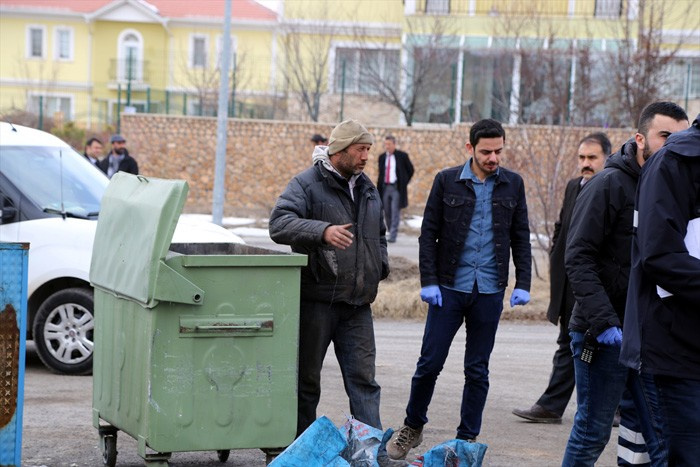 Sivas'ta çöp konteynerinde vahşet çıktı!