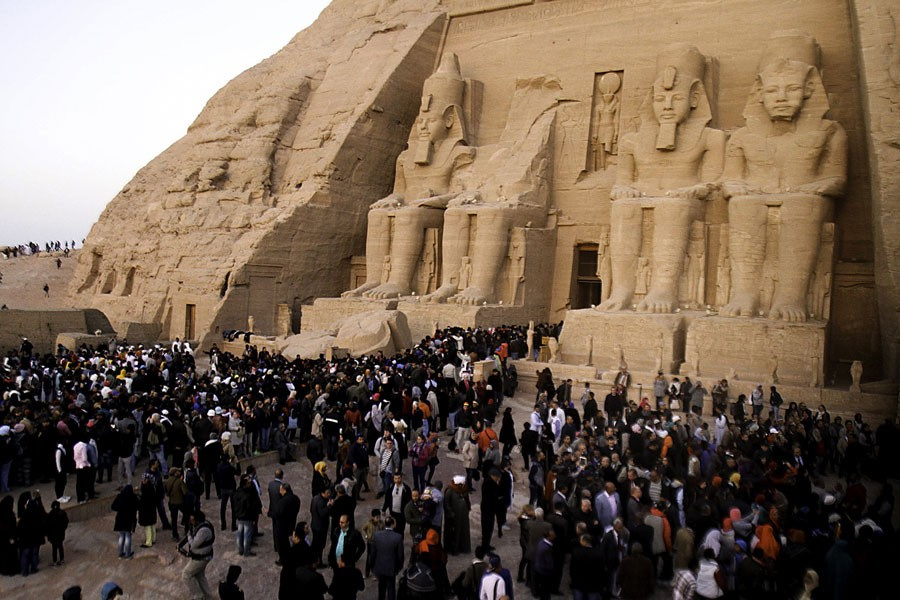 Mısır'da Ramses'e güneş vurdu milyonlar akın etti