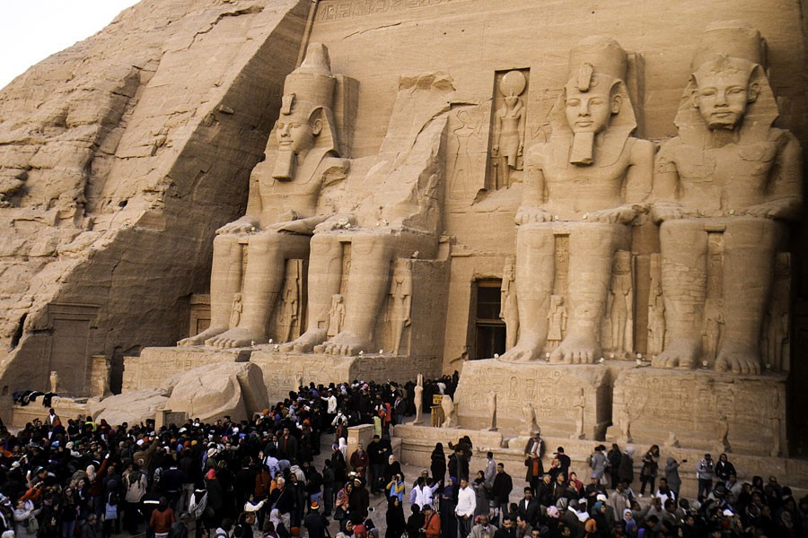 Mısır'da Ramses'e güneş vurdu milyonlar akın etti