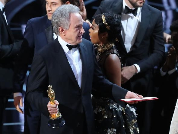 Oscar'da büyük skandal en iyi film ödülü karıştı