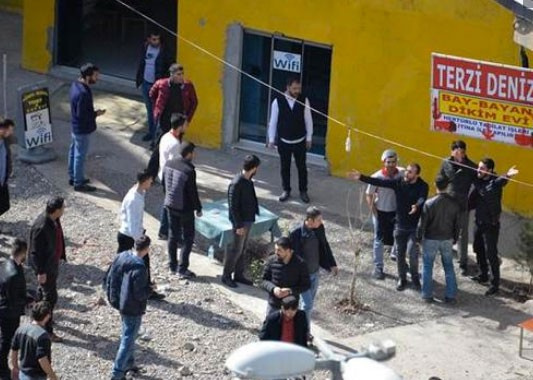 Diyarbakır'da feci kavga sopa, satır, pitbull...