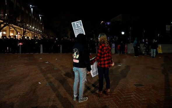 Donald Trump konuşmacı olarak gidecekti büyük protesto