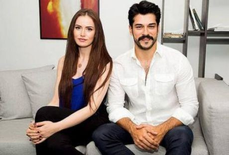 Fahriye Evcen çıldıracak kainat güzeli Burak'ın peşinde