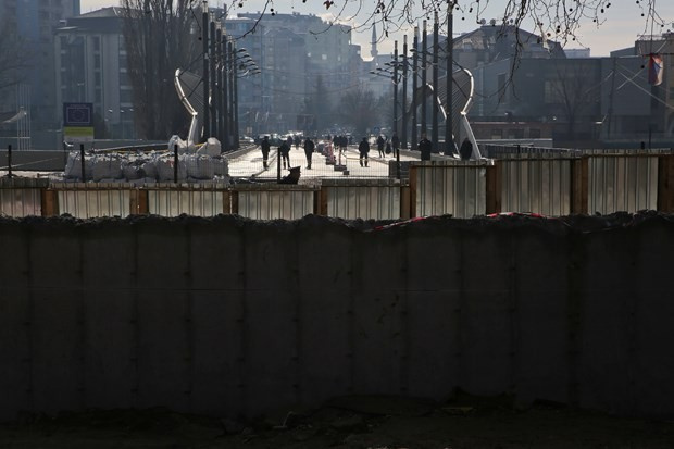 İki ülke arasında gerginliğe neden olmuştu o duvar yıkıldı