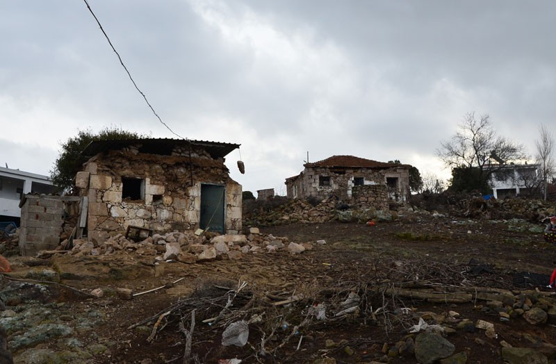 En son depremler Çanakkale köy evleri yıkıldı