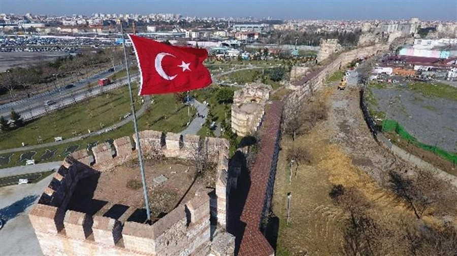 Bir zamanlar İstanbul'u koruyan surların haline bakın