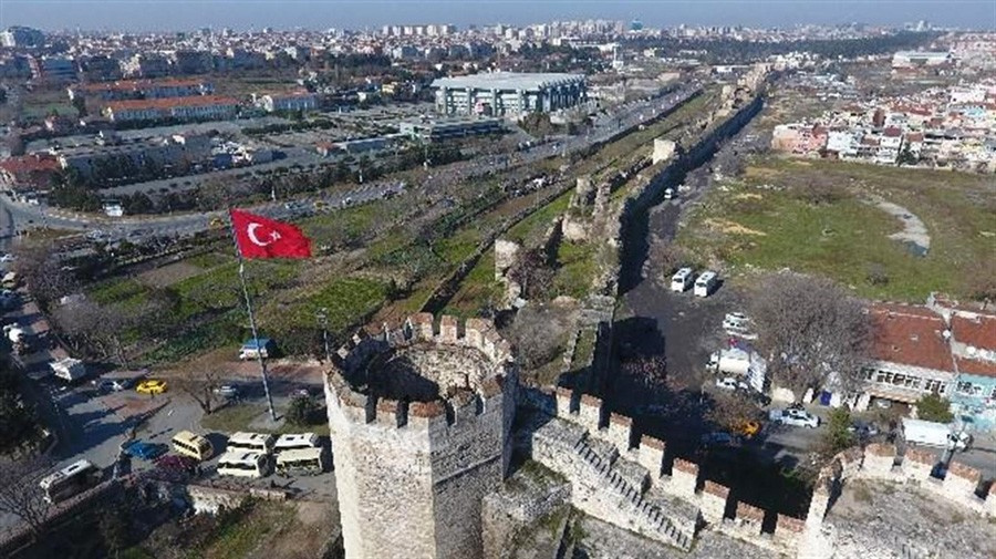 Bir zamanlar İstanbul'u koruyan surların haline bakın