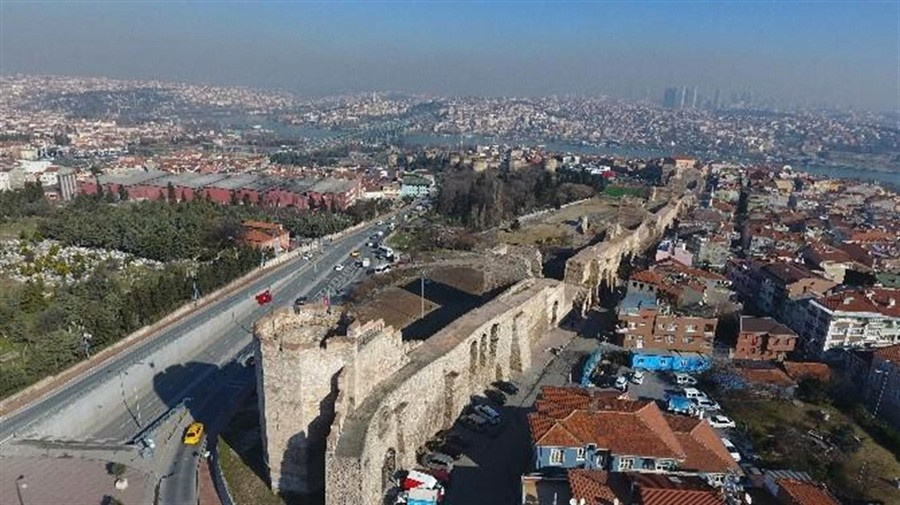 Bir zamanlar İstanbul'u koruyan surların haline bakın