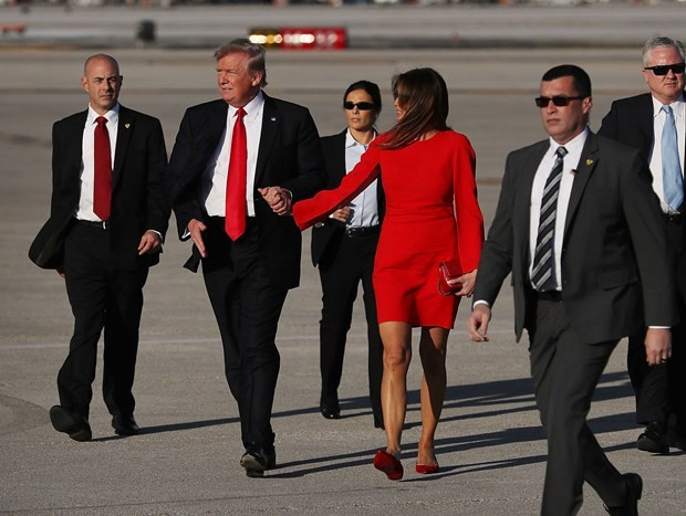 Melania Trump'ın kırmızı elbiseninin fiyatı olay