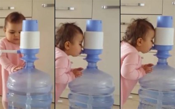 Damacanadan su içmenin yolunu bulan bebek