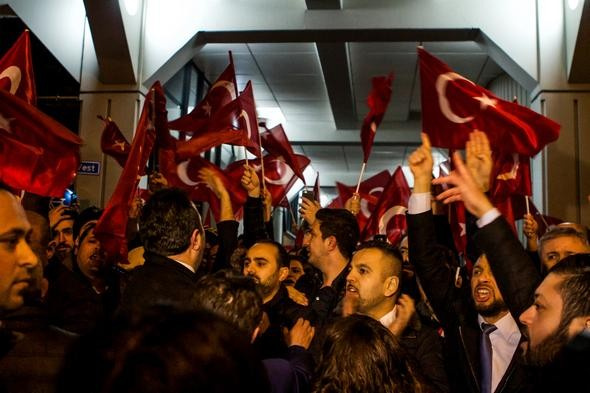 Hollanda polisi açıklama yaptı! Çok sayıda Türk...