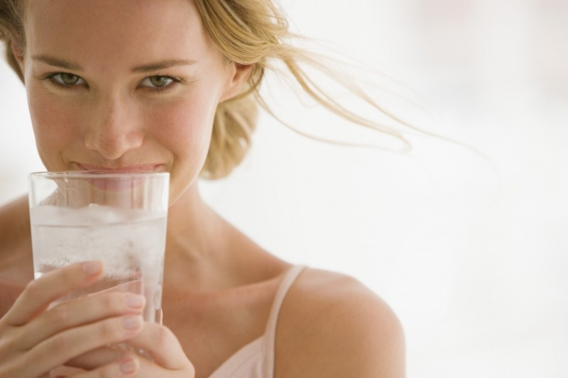 Aç karnına su içmek neden faydalı?
