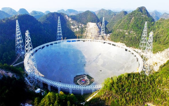 Dünyanın en büyük teleskobu ziyarete açıldı