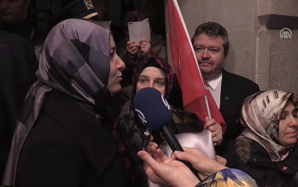 Bakan Kaya, Türk vatandaşları tarafından coşkuyla karşılandı