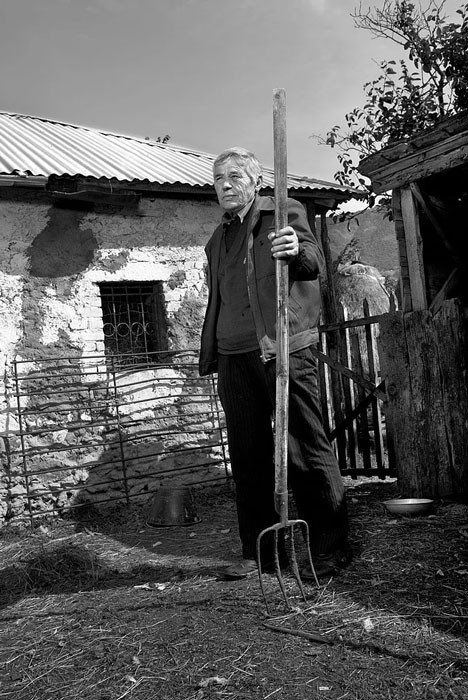 Fotoğraftaki adamlar aslında kadın! Üstelik de bakireler