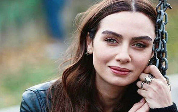 Birce Akalay Çanakkale Türküsünü söyledi gönülleri fethetti