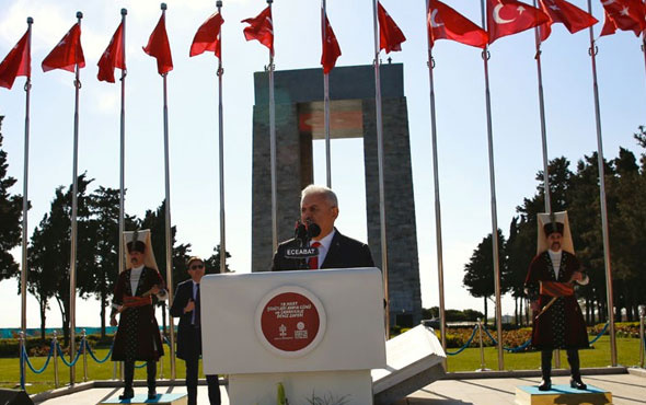 Binali Yıldırım Şehitler Abidesi’nde düzenlenen törende