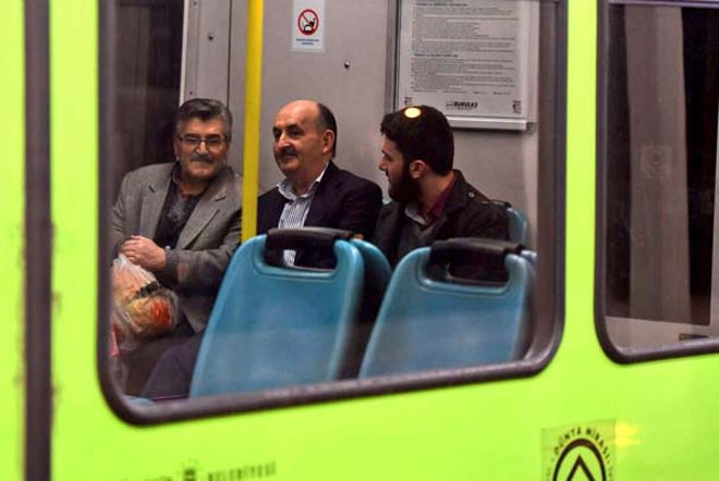Bakanı metroda görenler gözlerine inanamadı!